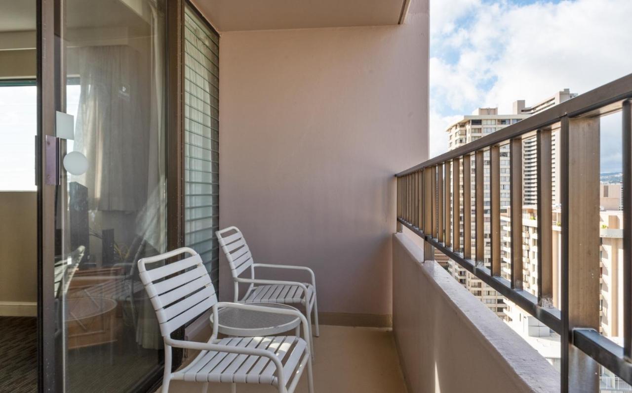Private One Bedroom Condo, With Corporate Rental Car Savings Code Included, Free Onsite Parking โฮโนลูลู ภายนอก รูปภาพ