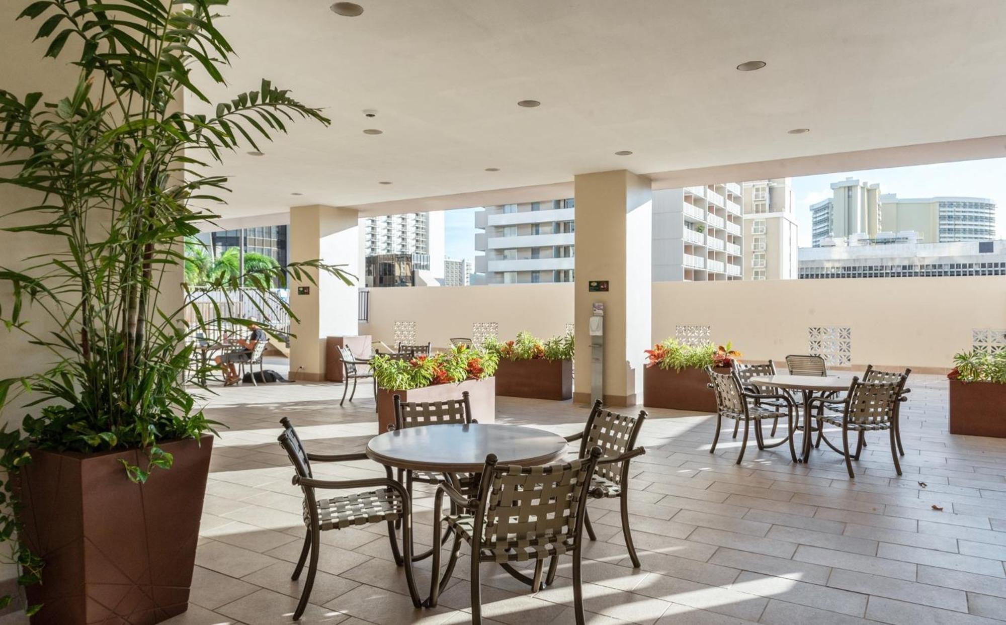 Private One Bedroom Condo, With Corporate Rental Car Savings Code Included, Free Onsite Parking โฮโนลูลู ภายนอก รูปภาพ
